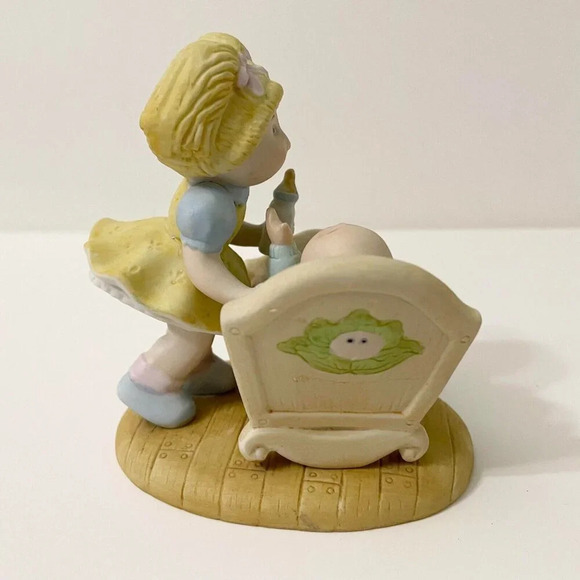 1984 Cabbage Patch Kids Porcelain Figurine Girl Feeding Baby in Cradle - Picture 7 of 16